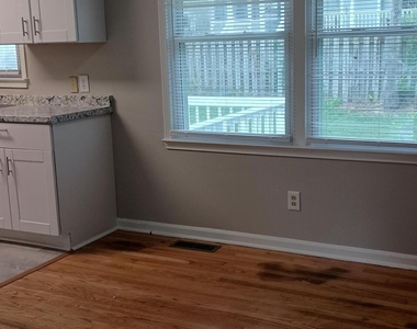 102 S Tunstall Avenue - Photo Thumbnail 4