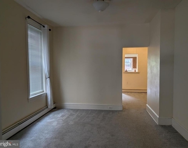 424 Conarroe Street - Photo Thumbnail 2