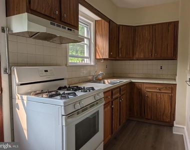 424 Conarroe Street - Photo Thumbnail 5