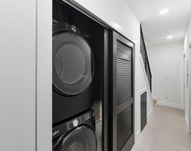 2713 W Montgomery Avenue - Photo Thumbnail 19