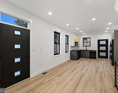2713 W Montgomery Avenue - Photo Thumbnail 7