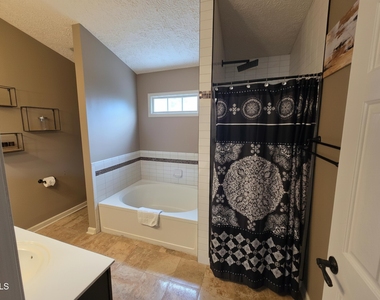 6 Wavecrest Court - Photo Thumbnail 18