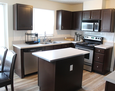 6 Wavecrest Court - Photo Thumbnail 14