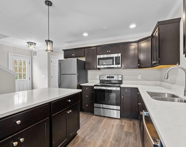 122 Laura Lane - Photo Thumbnail 4