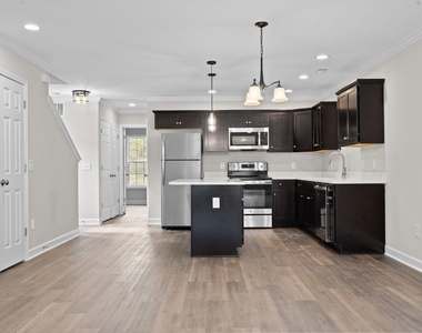 122 Laura Lane - Photo Thumbnail 2