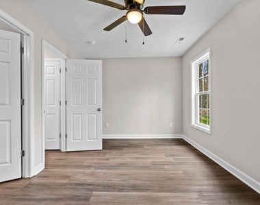 122 Laura Lane - Photo Thumbnail 6