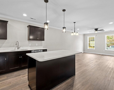 122 Laura Lane - Photo Thumbnail 5