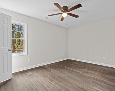 122 Laura Lane - Photo Thumbnail 8
