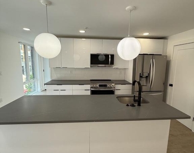 721 N 16th Street - Photo Thumbnail 3