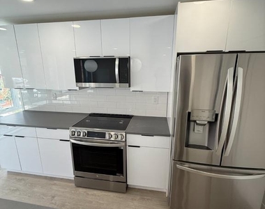 721 N 16th Street - Photo Thumbnail 2