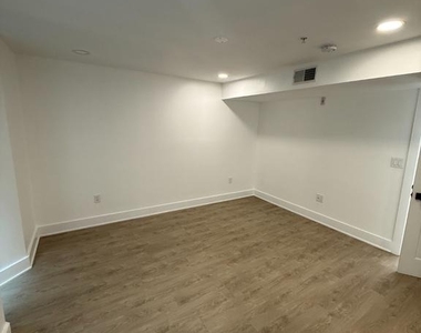 721 N 16th Street - Photo Thumbnail 8