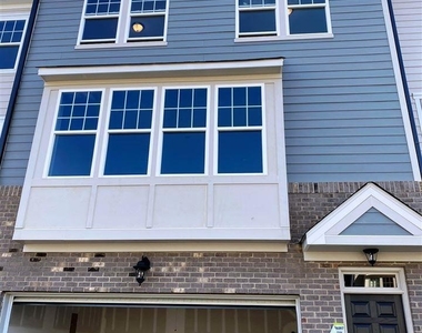 1013 Larabee Lane - Photo Thumbnail 1