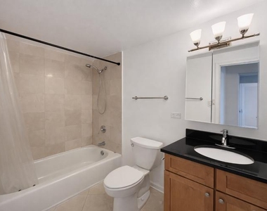 4180 N Marine Dr - Photo Thumbnail 4