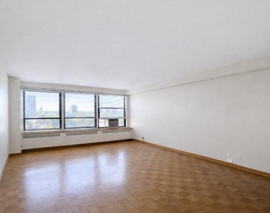 4180 N Marine Dr - Photo Thumbnail 9