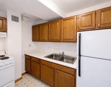 4180 N Marine Dr - Photo Thumbnail 2