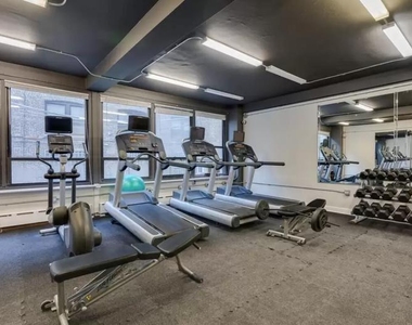 4180 N Marine Dr - Photo Thumbnail 6