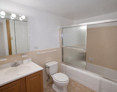 4180 N Marine Dr - Photo Thumbnail 5