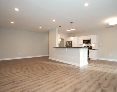 313 Creek Drive - Photo Thumbnail 7