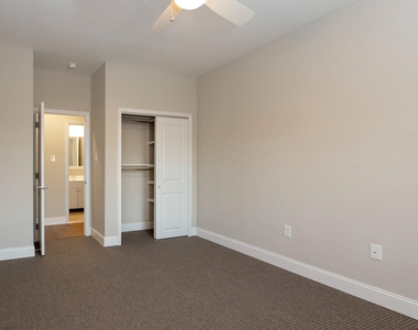 313 Creek Drive - Photo Thumbnail 5