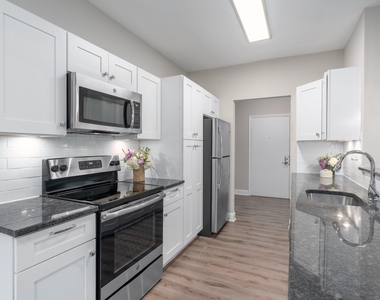 313 Creek Drive - Photo Thumbnail 2