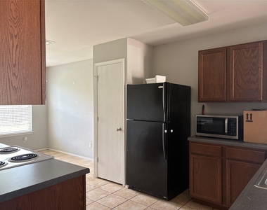 1034 W South St - Photo Thumbnail 8