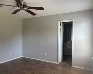 1034 W South St - Photo Thumbnail 18