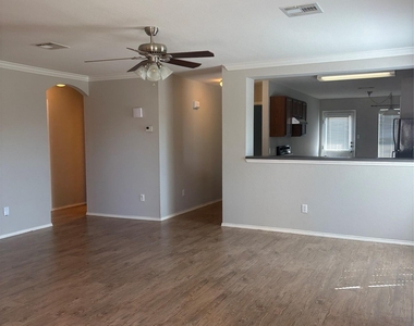1034 W South St - Photo Thumbnail 11
