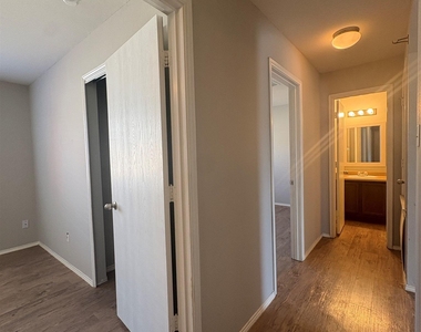 1034 W South St - Photo Thumbnail 17