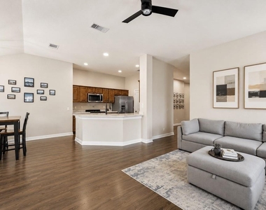 714 Newport Dr - Photo Thumbnail 6