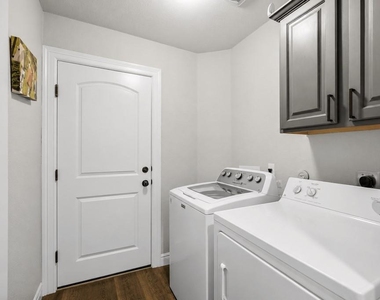 714 Newport Dr - Photo Thumbnail 20