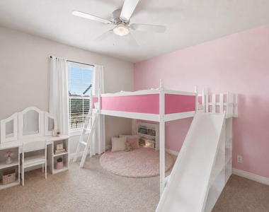 714 Newport Dr - Photo Thumbnail 16