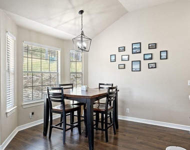 714 Newport Dr - Photo Thumbnail 8