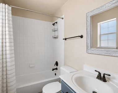 714 Newport Dr - Photo Thumbnail 18