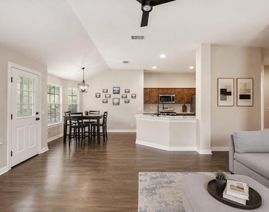 714 Newport Dr - Photo Thumbnail 7