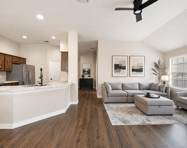 714 Newport Dr - Photo Thumbnail 5