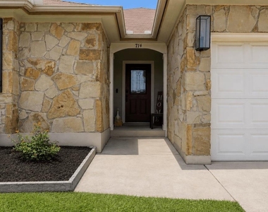 714 Newport Dr - Photo Thumbnail 1