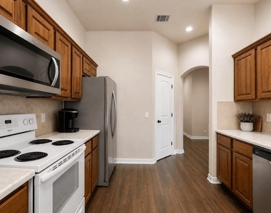 714 Newport Dr - Photo Thumbnail 10