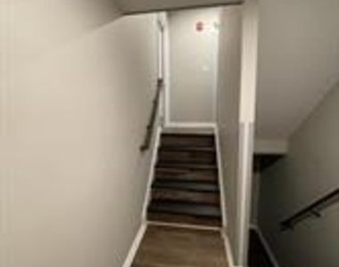 140 Moffatt Avenue - Photo Thumbnail 2