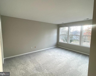 205 Salem Court - Photo Thumbnail 11