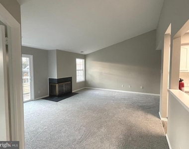 205 Salem Court - Photo Thumbnail 5