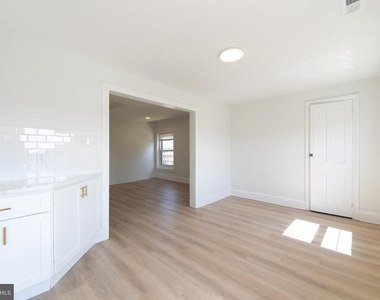 9 E Holly Avenue - Photo Thumbnail 2