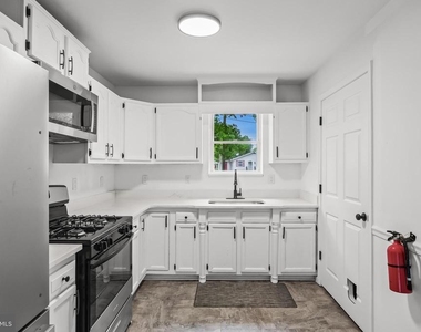 109 6th Ave Avenue - Photo Thumbnail 9
