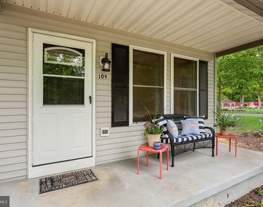 109 6th Ave Avenue - Photo Thumbnail 3