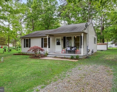 109 6th Ave Avenue - Photo Thumbnail 1