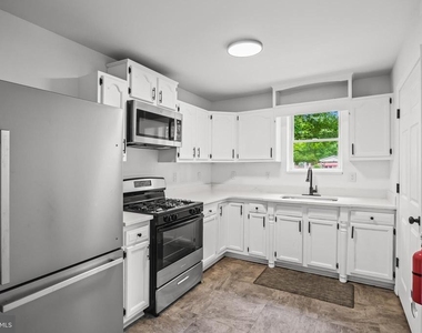 109 6th Ave Avenue - Photo Thumbnail 8
