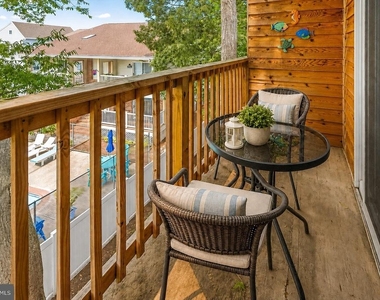 14301 Tunnel Avenue - Photo Thumbnail 7