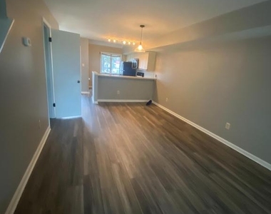 9 Queen Victoria Way - Photo Thumbnail 8