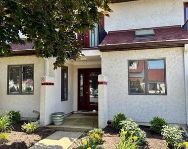 9 Queen Victoria Way - Photo Thumbnail 1