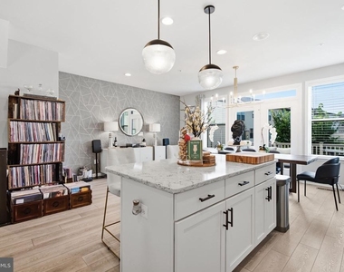 10313 Vista Meadow Way - Photo Thumbnail 9