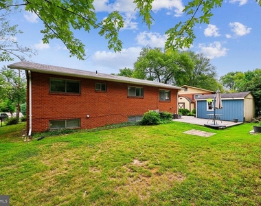 11512 Charlton Drive - Photo Thumbnail 18